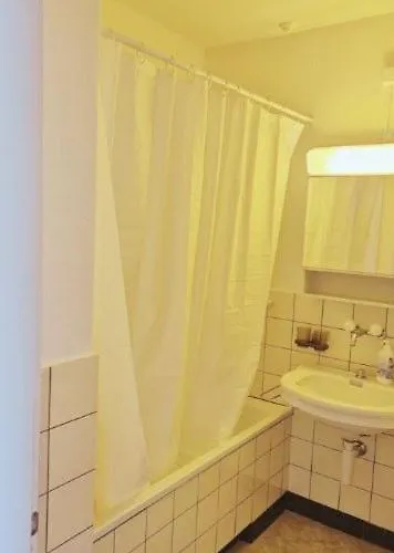 Center Flats With Balcony & Garden View Rigi - Self Checkin Apartman *